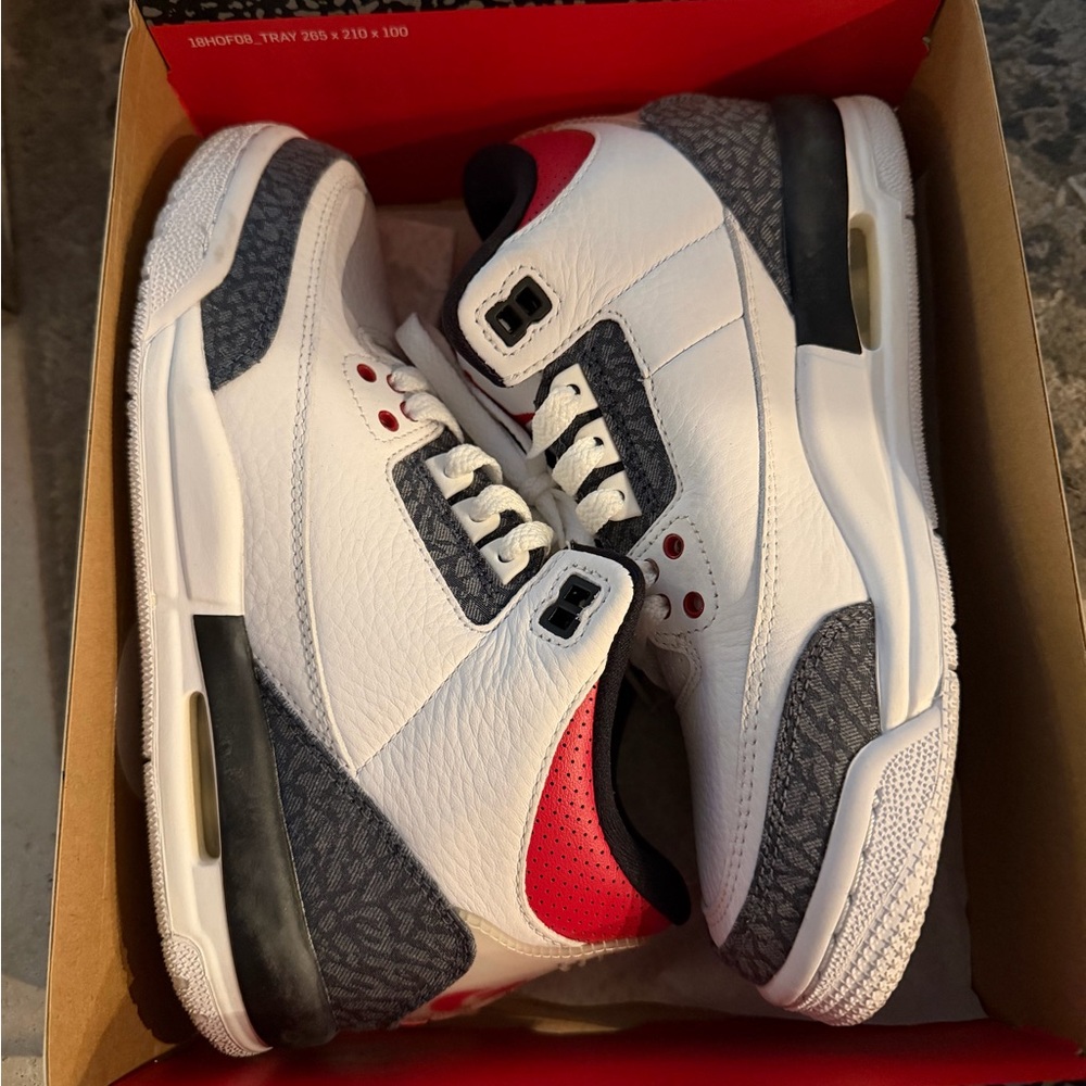 Jordan Retro 3 fire red SE White and Red Sneakers